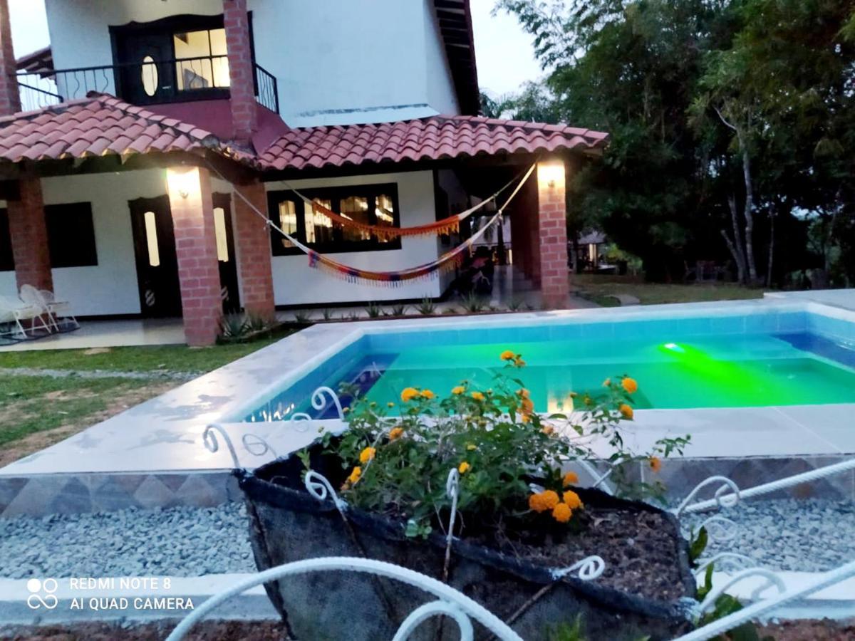 Casa Campo Emaus Caucasia Екстериор снимка