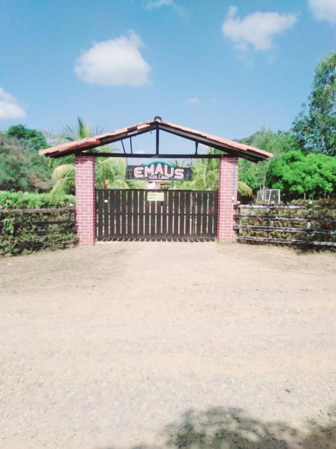 Casa Campo Emaus Caucasia Екстериор снимка