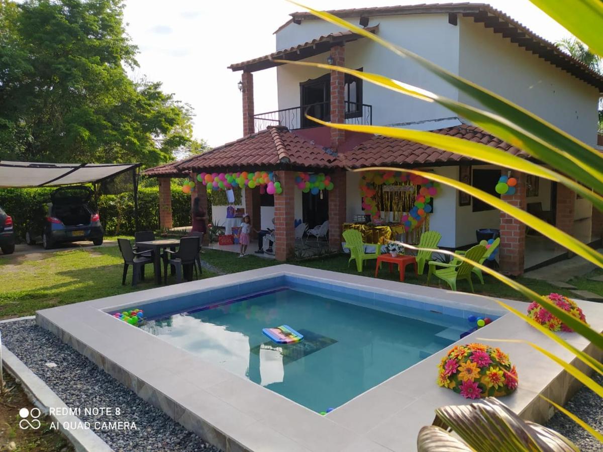 Casa Campo Emaus Caucasia Екстериор снимка