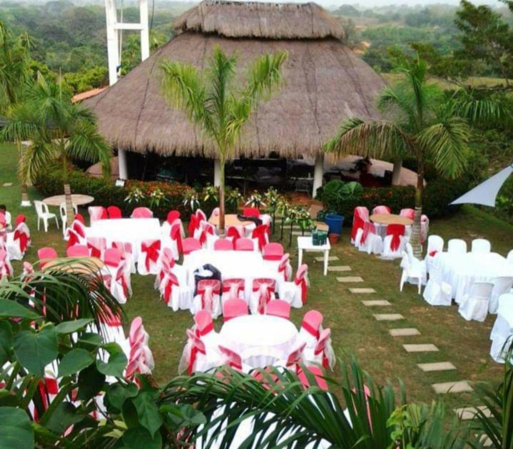 Casa Campo Emaus Caucasia Екстериор снимка