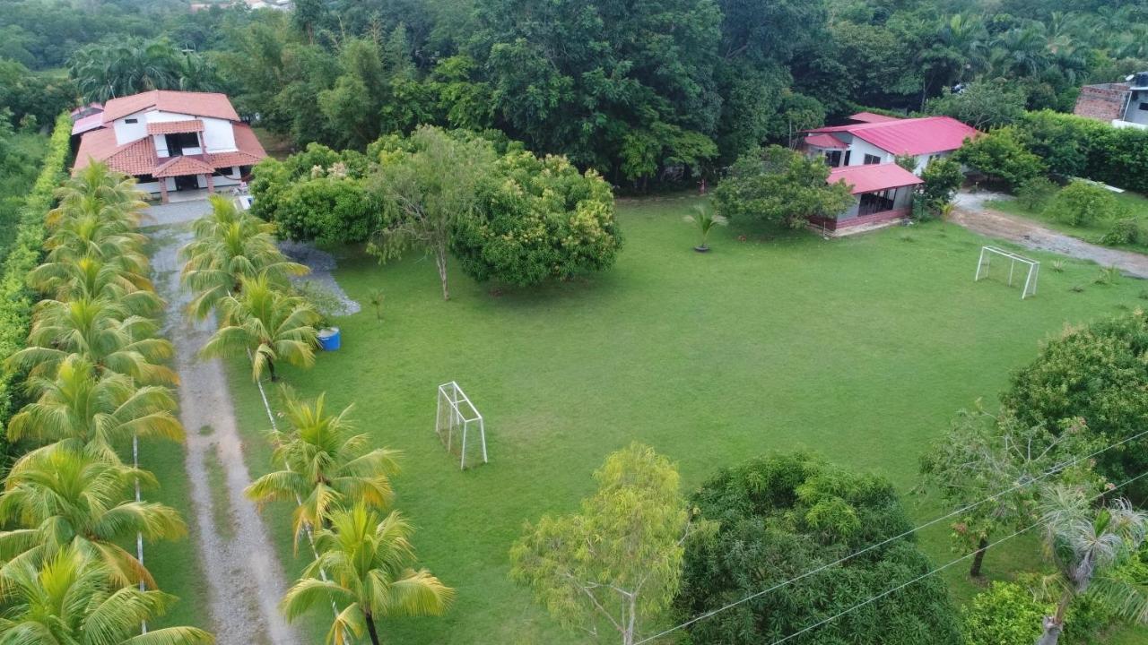 Casa Campo Emaus Caucasia Екстериор снимка