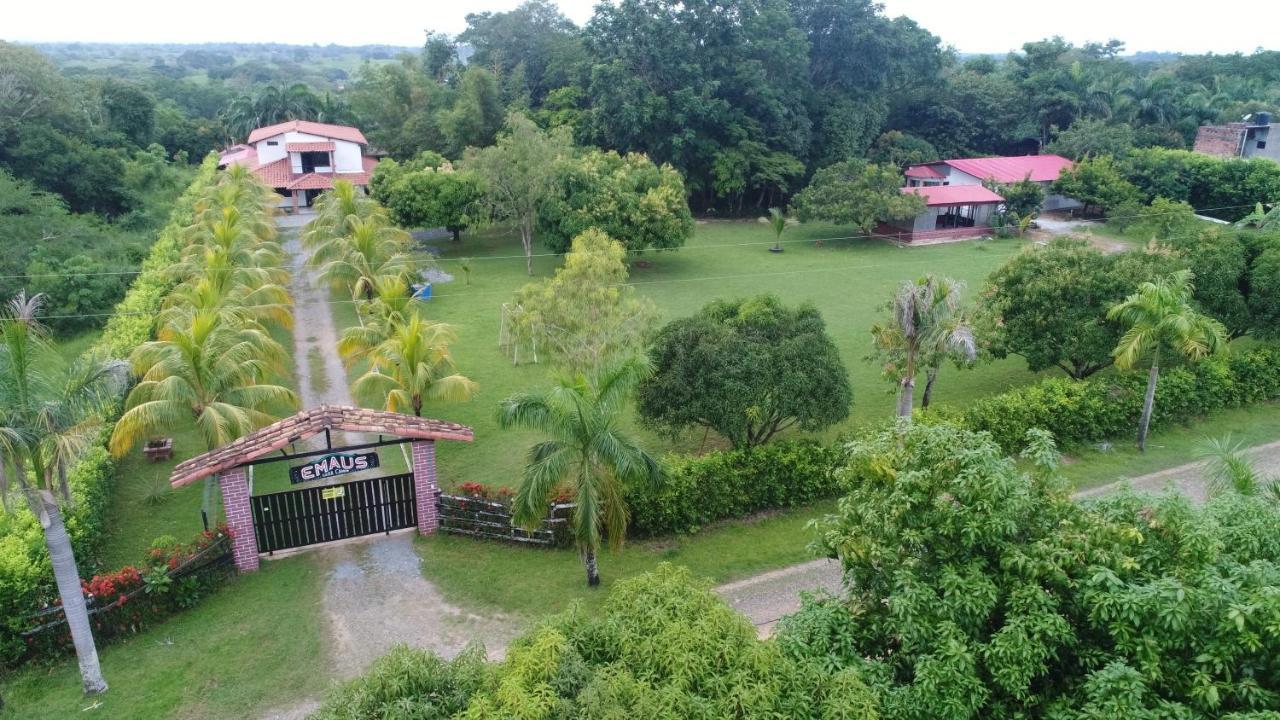 Casa Campo Emaus Caucasia Екстериор снимка