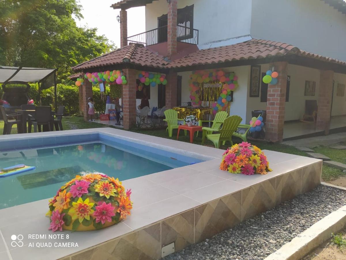 Casa Campo Emaus Caucasia Екстериор снимка