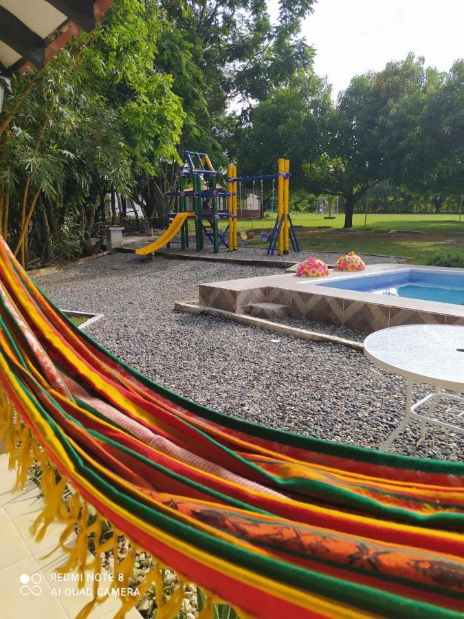 Casa Campo Emaus Caucasia Екстериор снимка