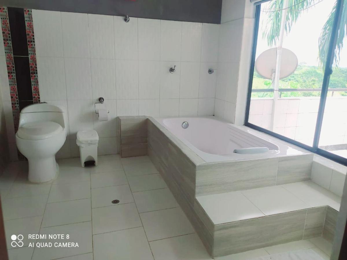 Casa Campo Emaus Caucasia Екстериор снимка