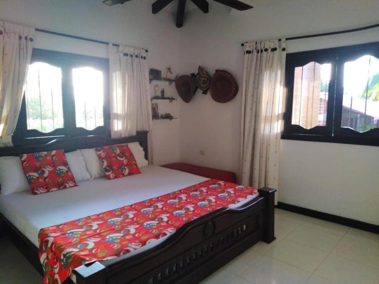 Casa Campo Emaus Caucasia Екстериор снимка